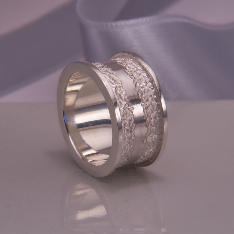 Breiter Silber Ring mit organischer Oberfläche